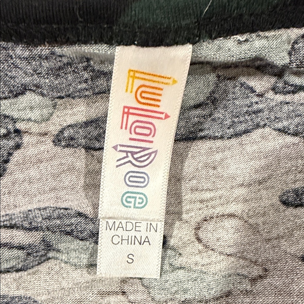 LuLaRoe Classic Tee Camo Print Size Small - Picture 6 of 7